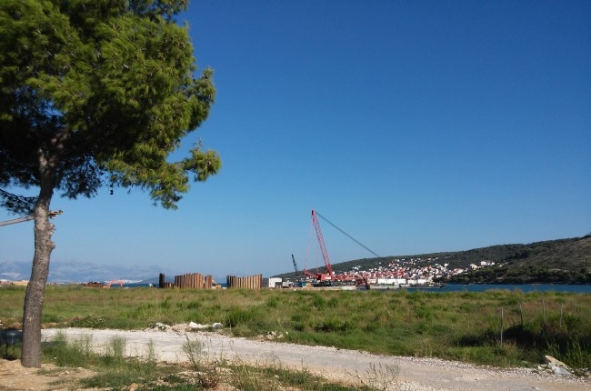 Stavba nového mostu spojujícího Trogir a ostrov Čiovo 
